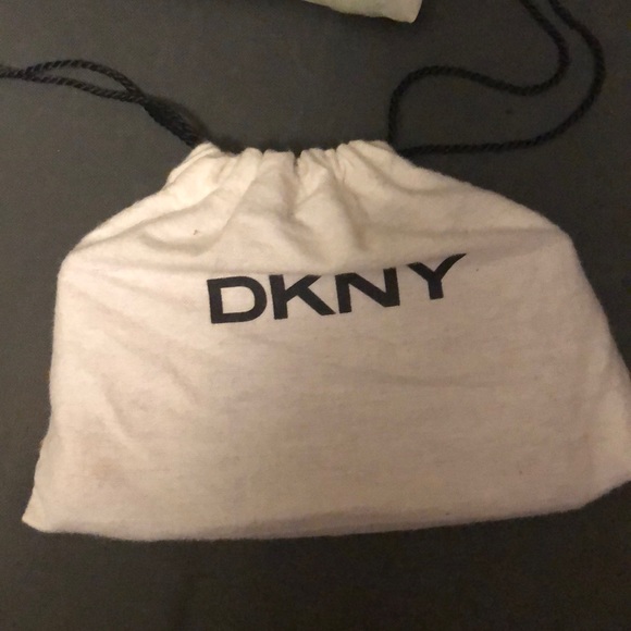 Brand new DKNY leather wallet - Picture 4 of 5